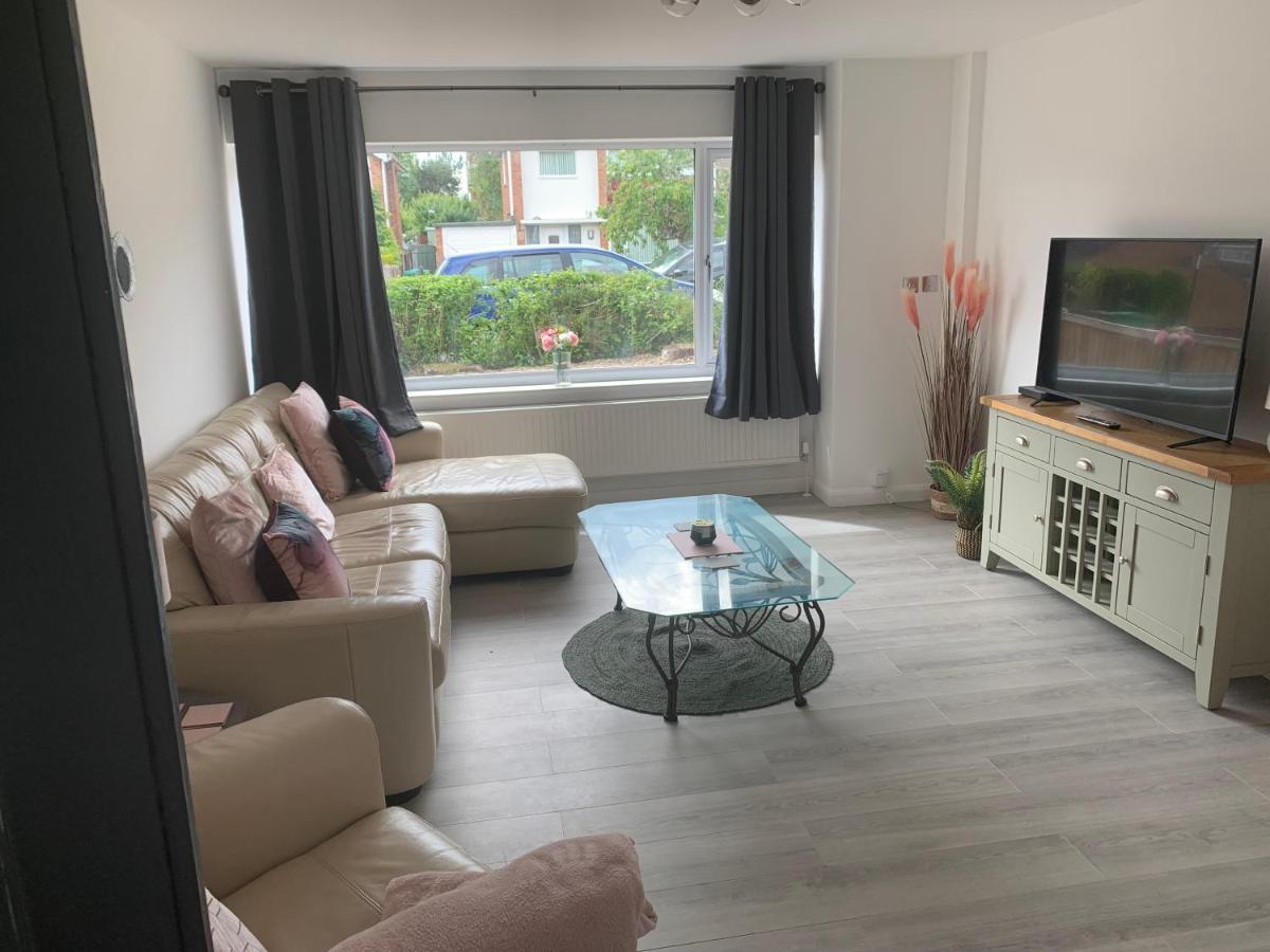 Crowthorne House, Beautiful 3 Bedroom Home For Upto 8 Guests, With Sofa Bed Cul-De-Sac With Private Driveway Nottingham Zewnętrze zdjęcie