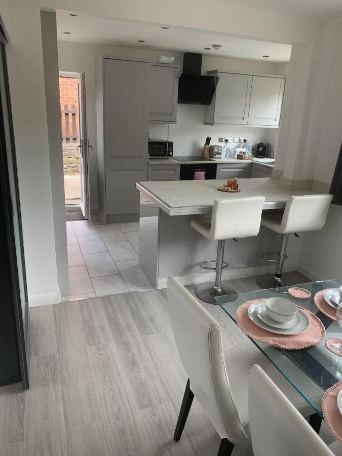 Crowthorne House, Beautiful 3 Bedroom Home For Upto 8 Guests, With Sofa Bed Cul-De-Sac With Private Driveway Nottingham Zewnętrze zdjęcie